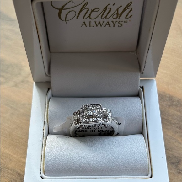 NWT 14kt Vera Wang diamond ring. Excluded from bundle discounts - Picture 2 of 13